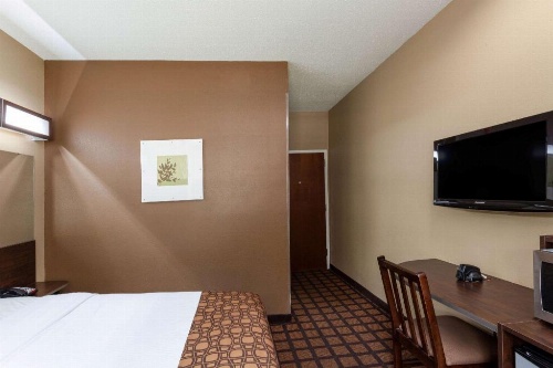 Microtel Inn & Suites By Wyndham Columbia/At Fort Jackson image 10